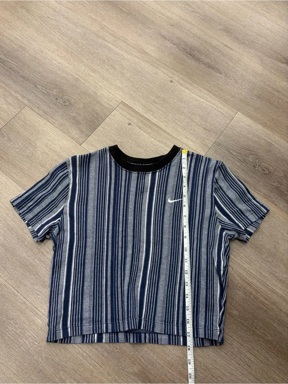 Nike Women’s Blue Striped Short Sleeve Cropped Top